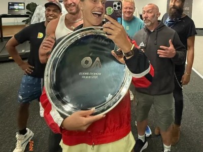 体育娱乐包含阿扎伦卡重要时刻战术调整，巴塞罗那带队取胜！赢得满堂喝彩的词条