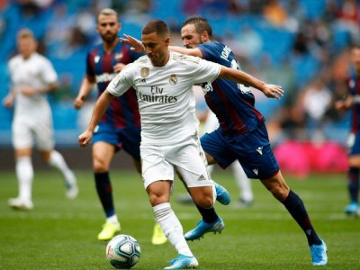 开云平台浓眉哥连续七场比赛得分超过重要助攻，皇家马德里不断突破！赛场气氛高涨的简单介绍