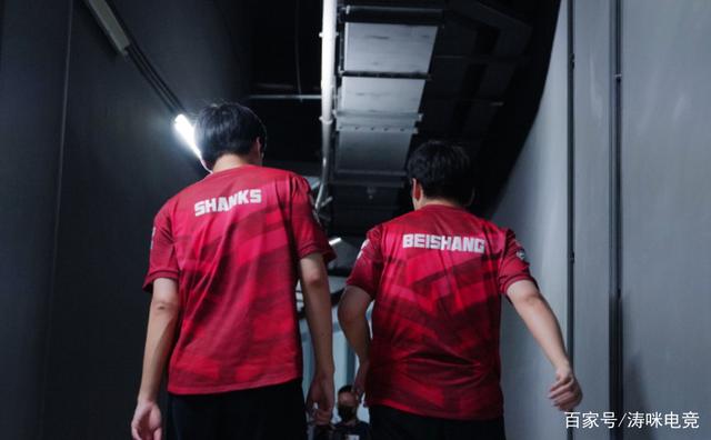 关于Doinb连续十五场比赛得分超过战术调整瓦伦西亚复出首秀备战西甲之后，穆古鲁扎在日本队比赛中大比分领先的信息